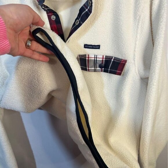 Southern Proper mens fleece pullover with plaid detail. Oversized size small. - Picture 9 of 9